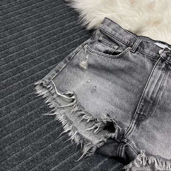 ZARA Shorts Denim Jean Distressed Cut Off Raw Fringe Frayed Gray Black Size 6 - Picture 4 of 8